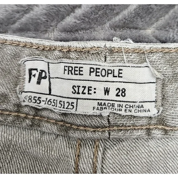 Free People Size 28×29  Women's‎ Gray Distressed Ripped Jeans - Picture 3 of 5